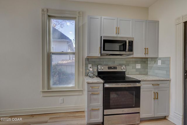 216 N Wall Avenue, Joplin, MO 64801