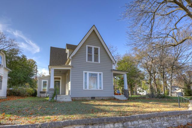 216 N Wall Avenue, Joplin, MO 64801