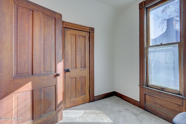 216 N Wall Avenue, Joplin, MO 64801