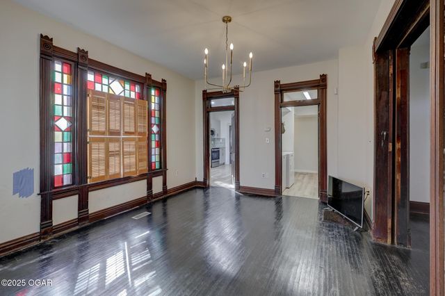 216 N Wall Avenue, Joplin, MO 64801