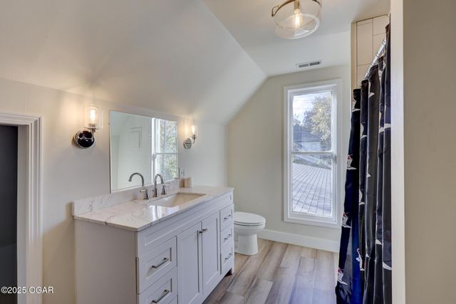 216 N Wall Avenue, Joplin, MO 64801