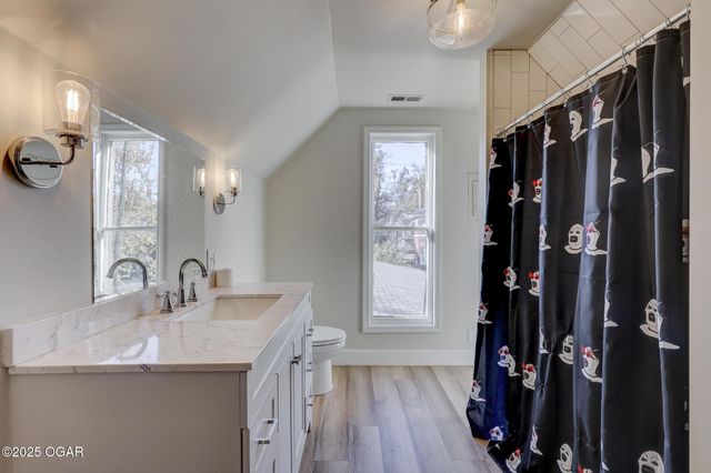 216 N Wall Avenue, Joplin, MO 64801