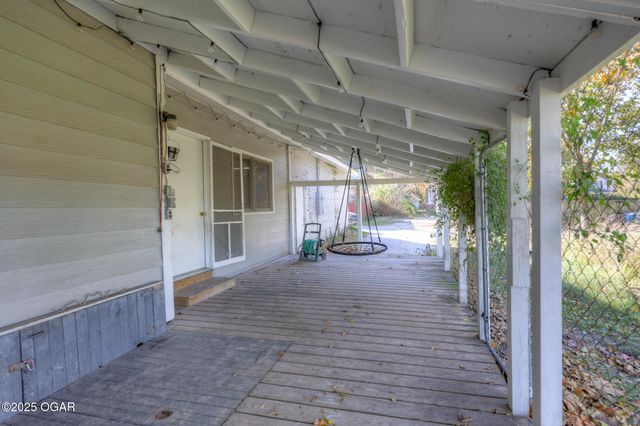 216 N Wall Avenue, Joplin, MO 64801