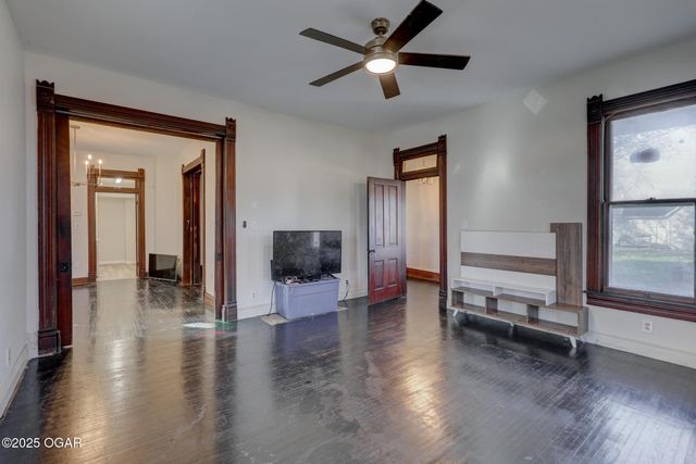 216 N Wall Avenue, Joplin, MO 64801