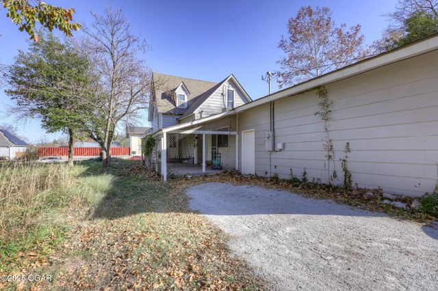 216 N Wall Avenue, Joplin, MO 64801