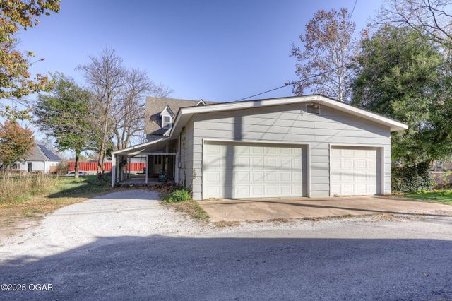 216 N Wall Avenue, Joplin, MO 64801