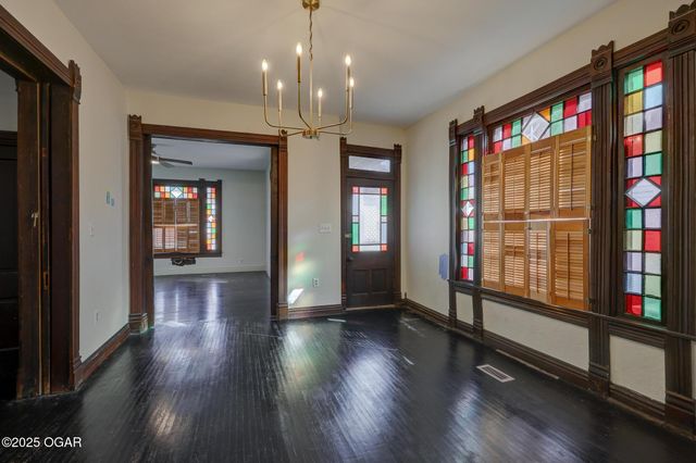 216 N Wall Avenue, Joplin, MO 64801