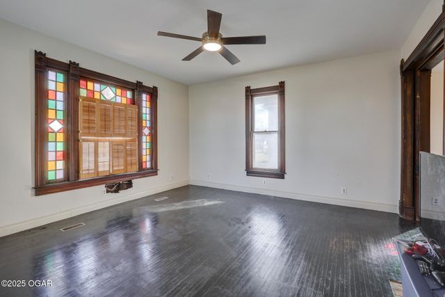 216 N Wall Avenue, Joplin, MO 64801