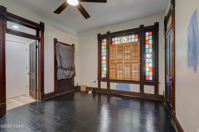 216 N Wall Avenue, Joplin, MO 64801