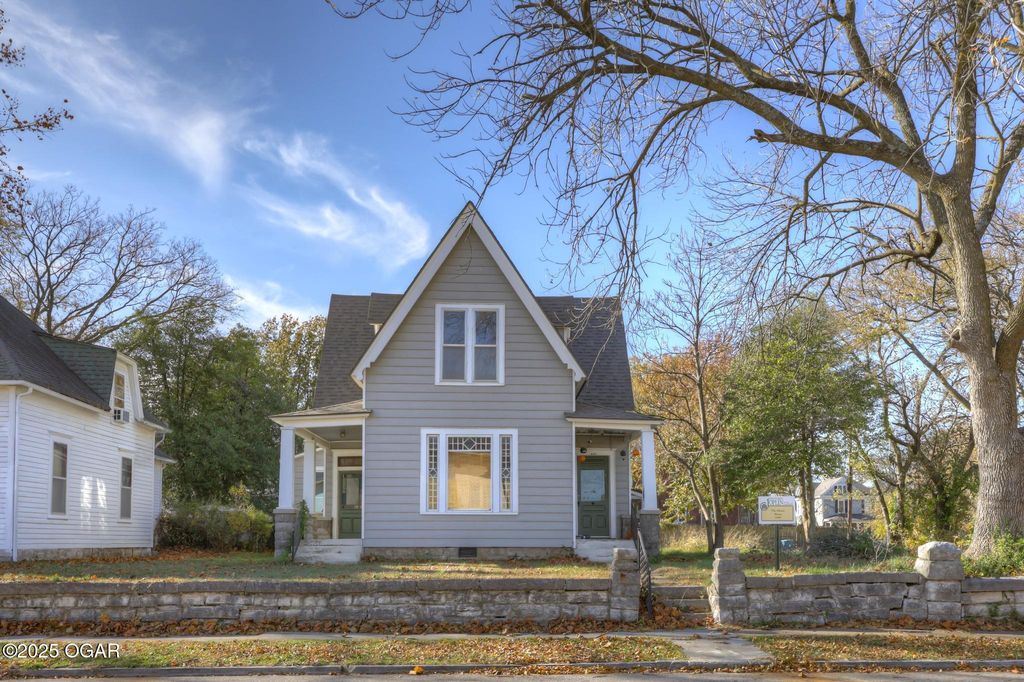 216 N Wall Avenue, Joplin, MO 64801