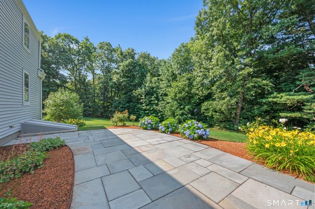 111 Pennywise Lane, Glastonbury, CT 06033