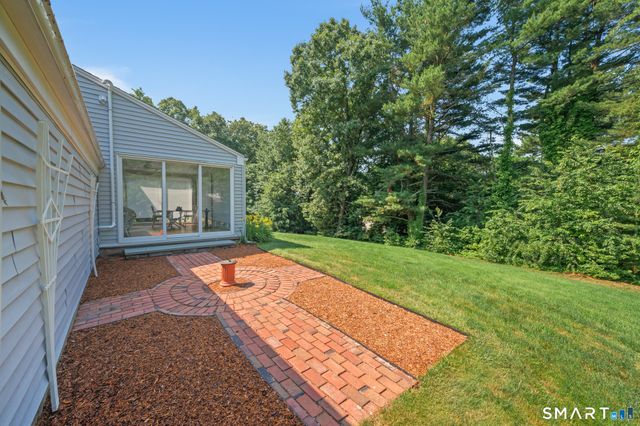 111 Pennywise Lane, Glastonbury, CT 06033