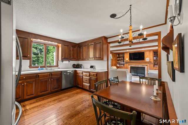 111 Pennywise Lane, Glastonbury, CT 06033