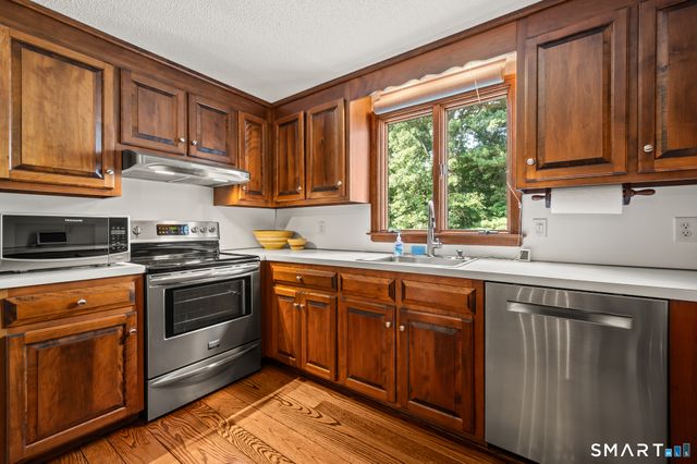 111 Pennywise Lane, Glastonbury, CT 06033