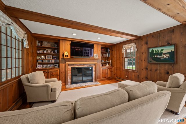 111 Pennywise Lane, Glastonbury, CT 06033