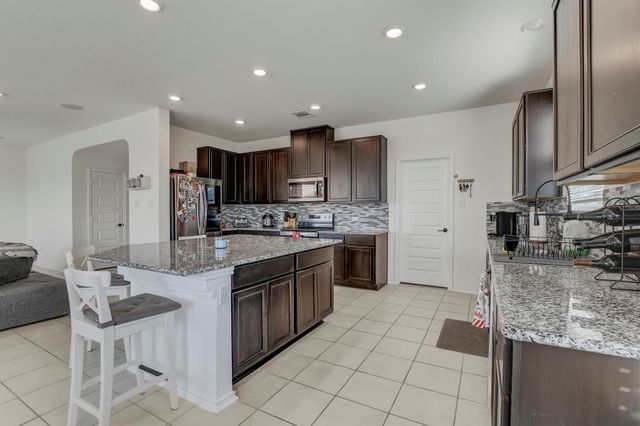 180 Outlaw DR, Jarrell, TX 76537