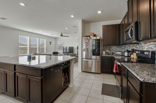 180 Outlaw DR, Jarrell, TX 76537