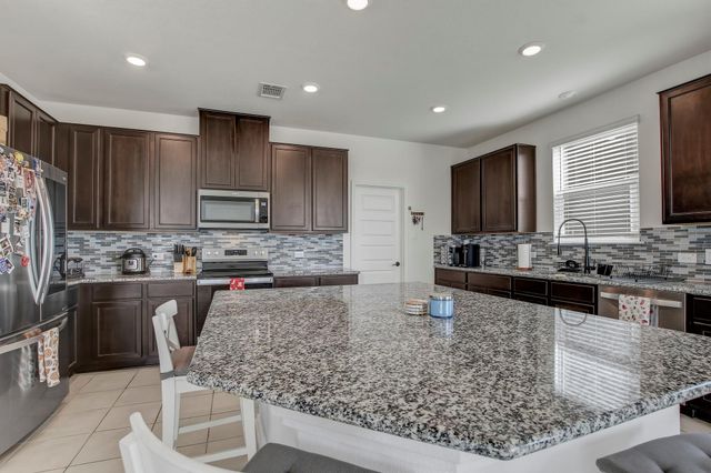 180 Outlaw DR, Jarrell, TX 76537