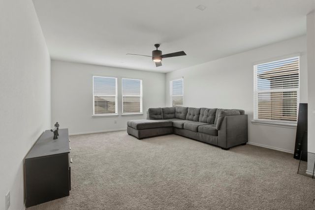 180 Outlaw DR, Jarrell, TX 76537