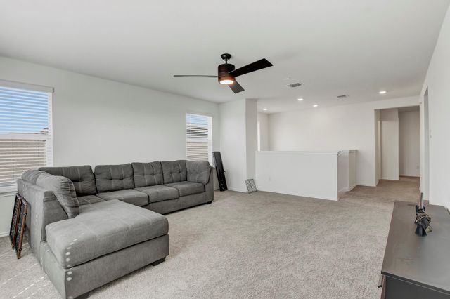 180 Outlaw DR, Jarrell, TX 76537