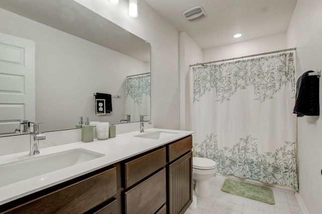 180 Outlaw DR, Jarrell, TX 76537