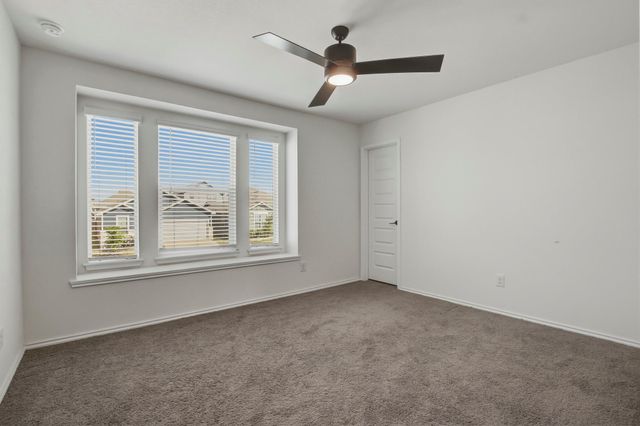 180 Outlaw DR, Jarrell, TX 76537