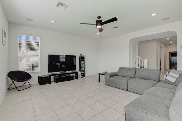 180 Outlaw DR, Jarrell, TX 76537