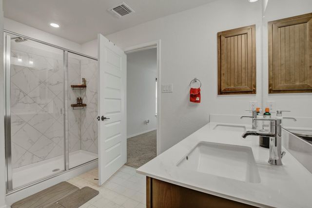 180 Outlaw DR, Jarrell, TX 76537