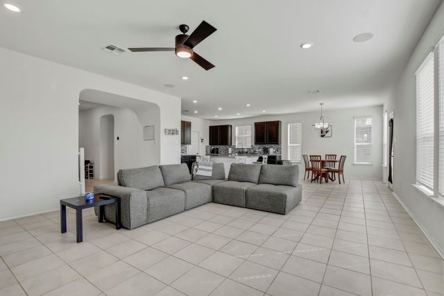 180 Outlaw DR, Jarrell, TX 76537