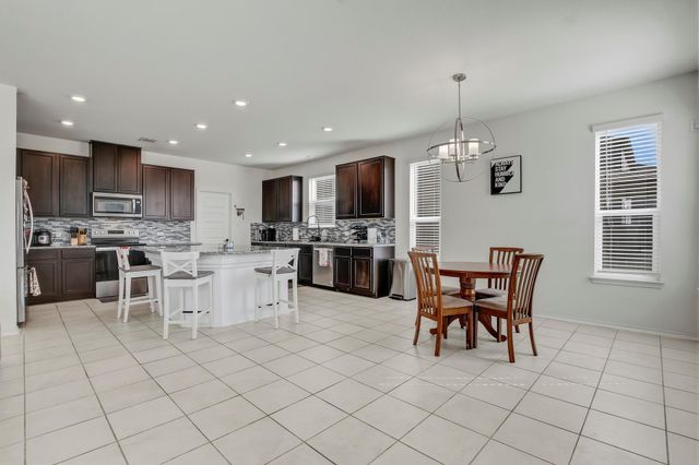 180 Outlaw DR, Jarrell, TX 76537