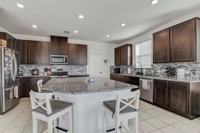 180 Outlaw DR, Jarrell, TX 76537