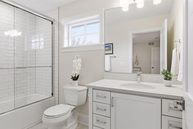 1774 Girard Avenue S, Minneapolis, MN 55403