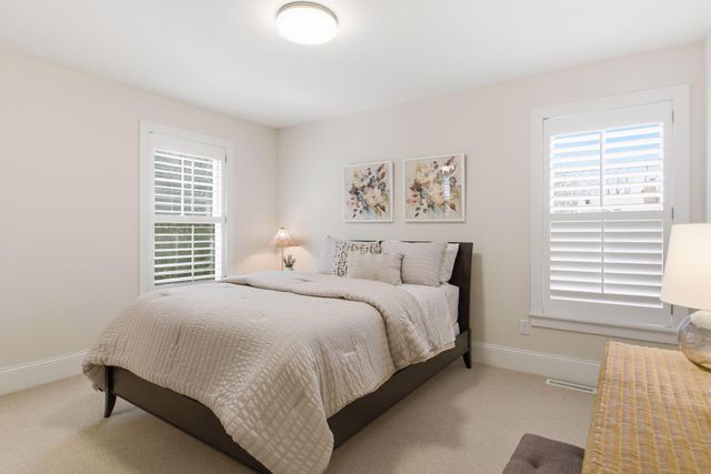 1774 Girard Avenue S, Minneapolis, MN 55403