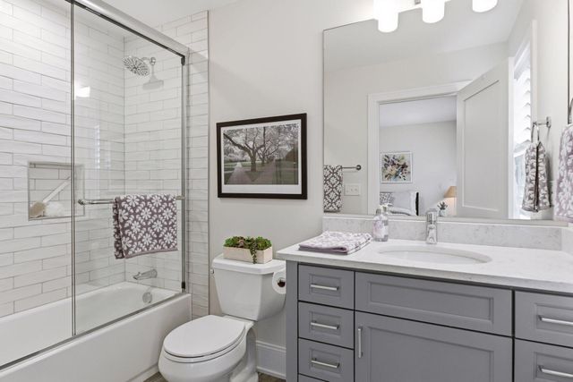 1774 Girard Avenue S, Minneapolis, MN 55403