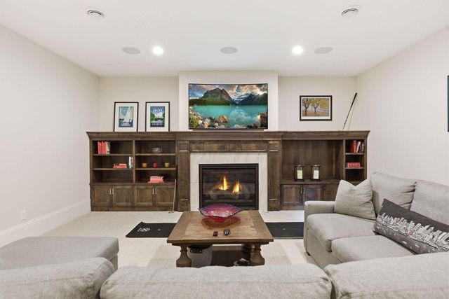 1774 Girard Avenue S, Minneapolis, MN 55403