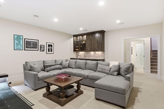 1774 Girard Avenue S, Minneapolis, MN 55403