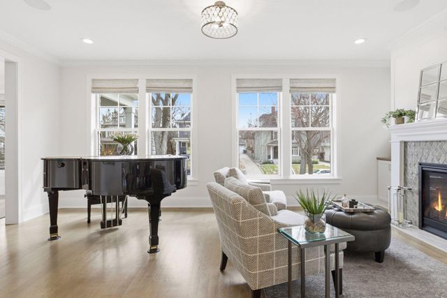 1774 Girard Avenue S, Minneapolis, MN 55403