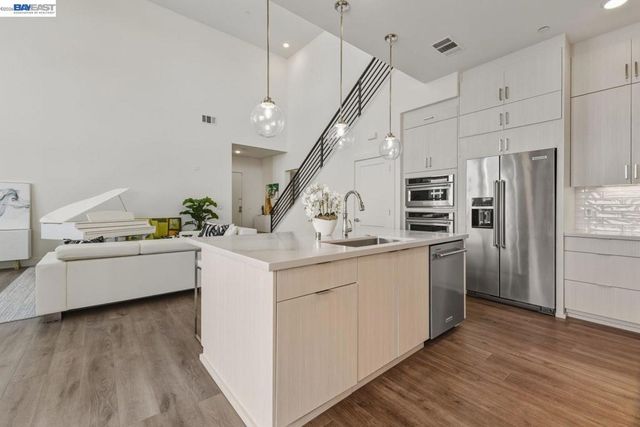 1748 Kilowatt Way 402, Fremont, CA 94539