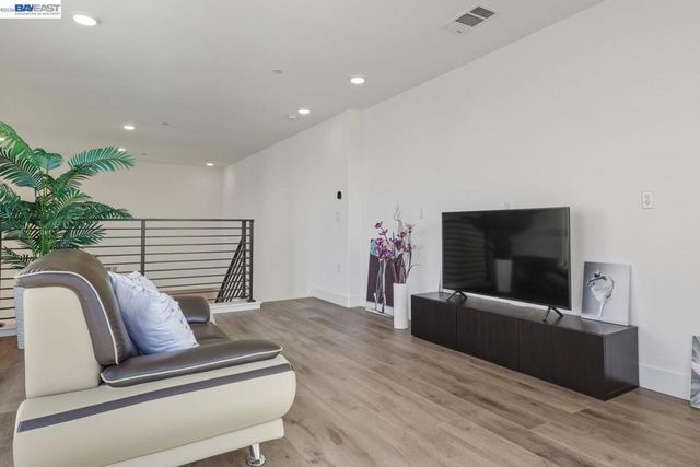 1748 Kilowatt Way 402, Fremont, CA 94539