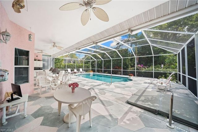 256 Countryside DR, Naples, FL 34104