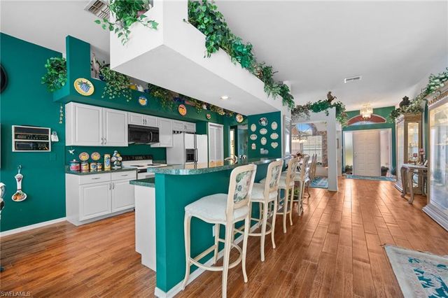 256 Countryside DR, Naples, FL 34104