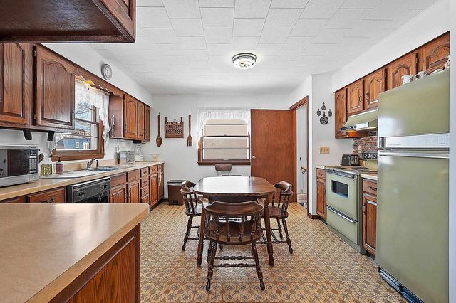 1717 DAGGETT STREET, Marinette, WI 54143