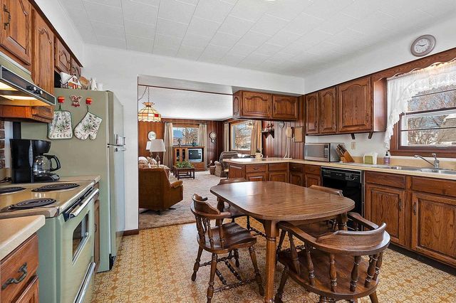 1717 DAGGETT STREET, Marinette, WI 54143