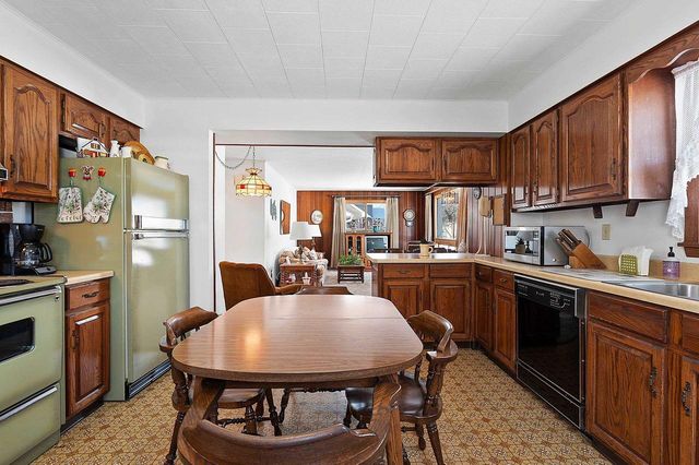 1717 DAGGETT STREET, Marinette, WI 54143