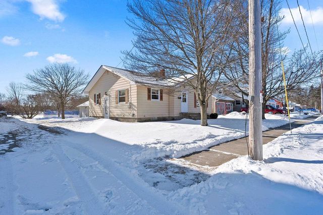 1717 DAGGETT STREET, Marinette, WI 54143