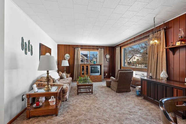 1717 DAGGETT STREET, Marinette, WI 54143