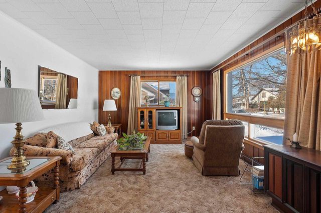 1717 DAGGETT STREET, Marinette, WI 54143