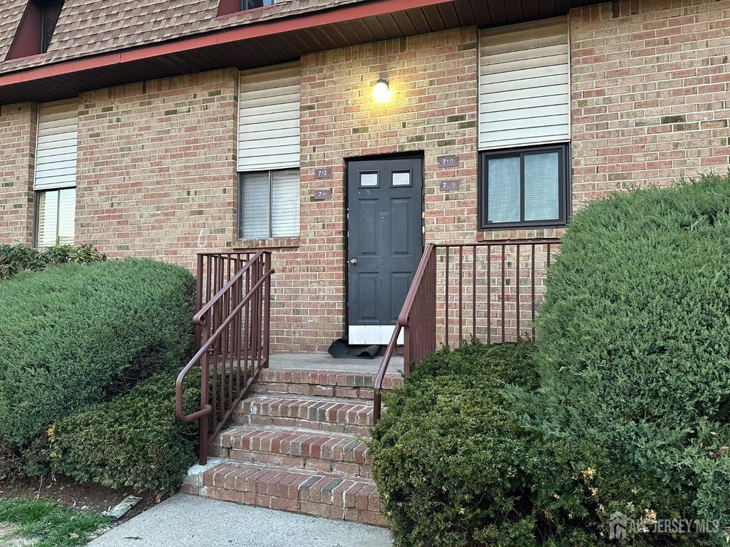 710 N Oaks Boulevard, North Brunswick, NJ 08902