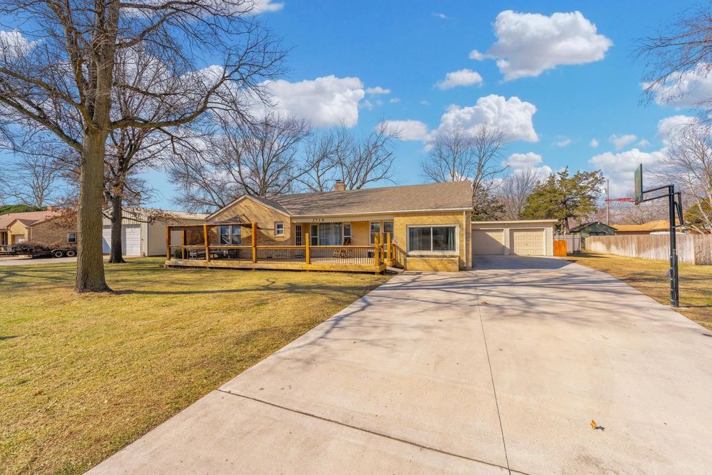 2719 N Athenian Ave, Wichita, KS 67204