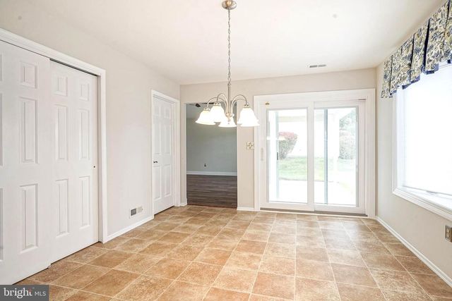 3 DEEP HOLLOW LN N, Columbus, NJ 08022